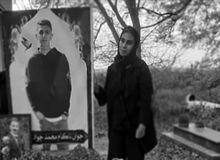 گفت‌وگو با مهسا یزدانی، مادر یکی از جان‌باختگان اعتراضات سال گذشته و  وکیل خانواده؛ ۱۳ سال حبس و بی‌جواب‌ماندن بررسی پرونده