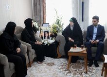 دیدار دختر پزشکیان با خانواده الهه حسین نژاد+ تصویر