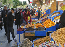 رئیس اتحادیه آجیل و خشکبار: آجیل ۱۰۰ درصد گران شد / رنگ آمیزی آجیل توسط دستفروش ها / فروش آجیل قسطی افزایش پیدا کرده است