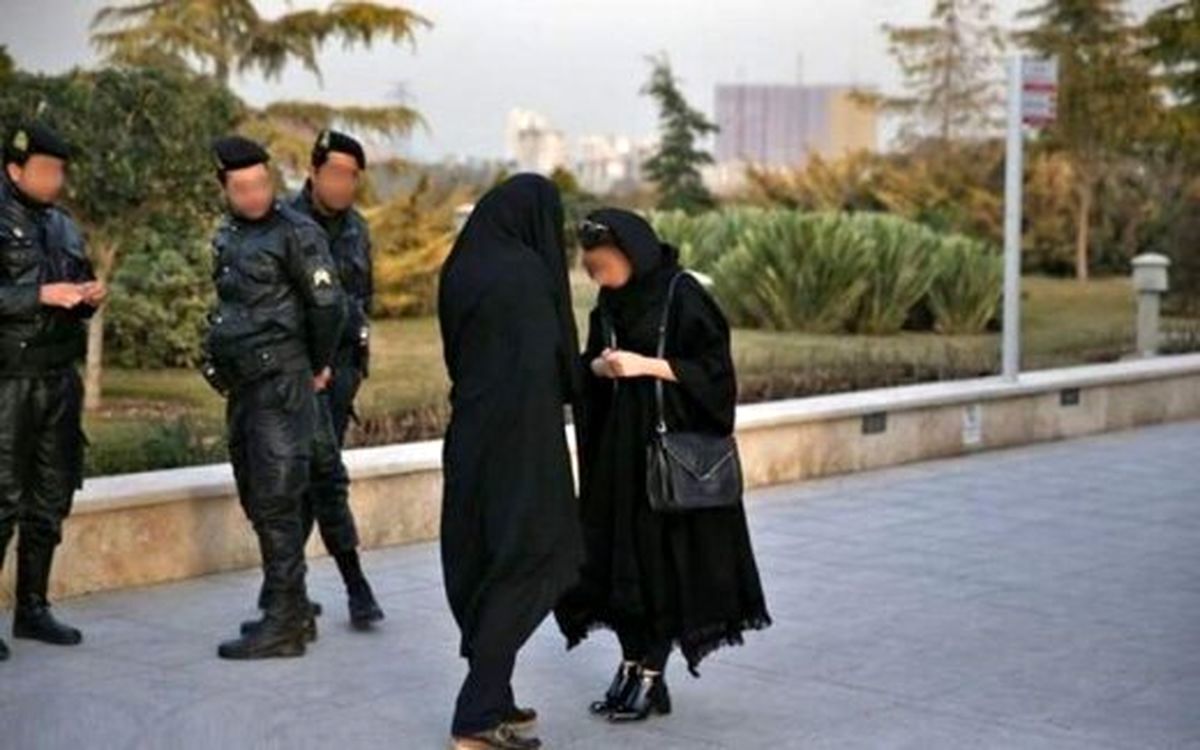 عباس عبدی: لایحه حجاب فقط ایجاد بحران می‌کند