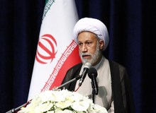 امام جمعه شیراز: مدیران و مسئولان ما را دشمن شاد نکنند