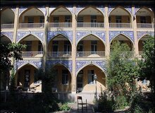 حمله ارگان رسانه‌ای نزدیک به سپاه به حوزویان استان اصفهان: از فضای وحشی و بدوی فعلی حمایت نکنید/ قرآن سر نیزه نکنید/ رفتار دون شأن جایگاه علم و دیانت و فقاهت انجام دادید
