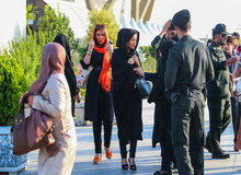  ارگان رسانه ای نزدیک به سپاه پاسداران : نهادهای امنیتی و انتظامی با کاسبان و مانکن‌ها، زنان بی عفت و قانون شکن برخورد کند