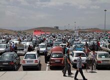 اتحادیه فروشندگان خودرو: قیمت خودرو در حد یکی دو میلیون تومان کاهش یافت / با وجود کاهش قیمت با زهم خریداری وجود ندارد