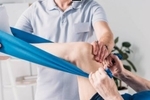 چه زمانی فیزیوتراپی لازم است؟ علائم، شرایط و بهترین زمان شروع درمان