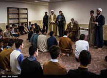 انتقال ۵ مورد مثبت مبتلا به کرونا از حوزه علمیه اراک به مرکز درمانی