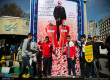 یک عکس مسئله دار در راهپیمایی13آبان+ تصویر