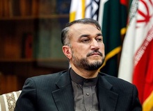 وزیر امور خارجه در گفتگو با رسانه آمریکایی مدعی شد: به ایران بیایید تا ببینید مردم حجاب را جوری که دوست دارند رعایت می‌کنند / در ایران دموکراسی کامل وجود دارد؛خودتان باید ببینید/ عکس های برخورد با معترضان ساختگی هستند!
