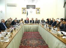 یکی از مهمترین الزامات تولید و اشتغال زایی، امنیت سرمایه گذاری است/ هیچ دستگاه نظارتی نباید در روند تصمیم گیری مدیران اجرایی مداخله کند/ برای اشتغال زایی در سال 96 باید تقسیم کار دستگاهی و استانی انجام شود
