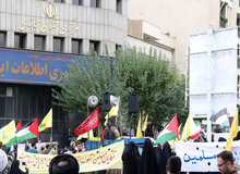 سخنان عجیب یکی از تجمع کنندگان مخالف رفع فیلترینگ: فضای حریم زناشویی به اینستاگرام آمده/ فیلم هایی با هشتگ سوپرایز است که زنان لخت و پتی در آن هستند
