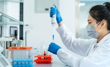 نخستین واکسن طراحی‌شده با هوش مصنوعی وارد آزمایش انسانی شد
