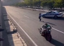 واکنش پلیس به ویدیوی پرتاب باتوم از سوی مامور راهور: با مامور برخورد قانونی خواهد شد