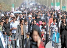 علی سرزعیم، استاد اقتصاد دانشگاه علامه طباطبایی: طبقه متوسط امحا نشده بلکه فقیر شده/ راه توسعه از مسیر سخت می گذرد / دموکراسی برای هرکشوری خوب است اما برای کشوری که درآمد سرانه آن پایین است می‌تواند خطرناک باشد و اثر معکوس داشته باشد