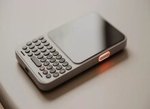 آخرین تلاش‌ها برای احیای بلک‌بری/ Clicks Communicator با کیبورد فیزیکی معرفی شد