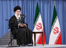آیت الله خامنه ای: باید به دشمن در زمینه های مختلف رسانه‌ای، امنیتی و اقتصادی تهاجم ترکیبی کنیم