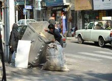 روزنامه اطلاعات: زباله‌گردی آخرین حلقه قبل از گدایی و بیچارگی است/ پشت پرده  مافیای زباله را پیدا کنید