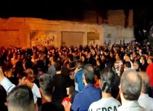 در تجمعات شب گذشته آبادان پلیس با گاز اشک‌آور و شلیک تیرهوایی  مانع ورود مردم به متروپل شد/فیلم