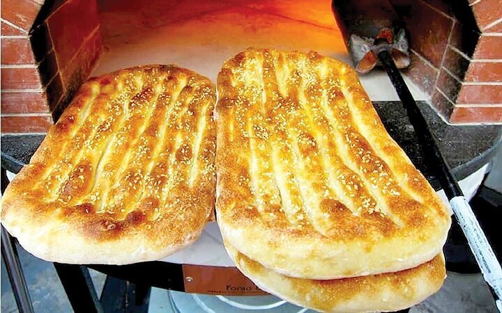  قیمت نان در سیزده استان ایران افزایش یافته/ تا پایان مرداد افزایش قیمت‌ها برای سایر استان‌ها از جمله تهران هم اعمال خواهد شد