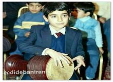 عکسی  دیده نشده از همایون شجریان مشغول آموزش تنبک 