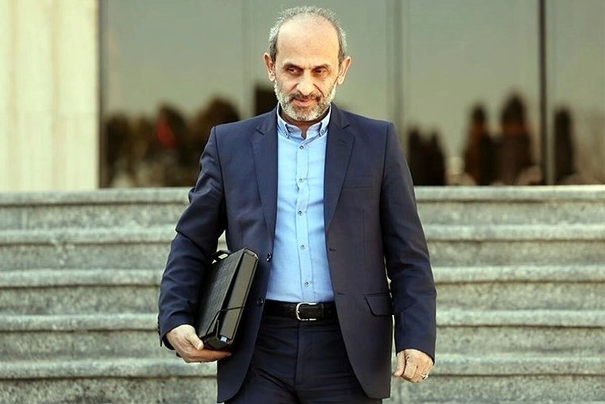 واکنش رئیس سازمان صدا و سیما به انتقادات مردم از خط سفید/ من بعد از جنگ دیگر از موبایل همراه استفاده نمی‌کنم اما...