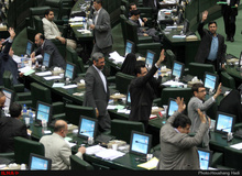 از شوخی با نام‌خانوادگی وزیر پیشنهادی بهداشت تا فریاد «دو دو» نمایندگان در واکنش به نطق مقصودی
