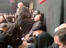 ببینید:حضور رییس جمهور در هیأت حاج «منصور ارضی»+فیلم 