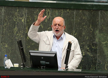 دستور دهید حکم حکومتی رهبر برای آتش زدن کالاهای قاچاق انجام شود/ ۴۰ میلیارد نخ سیگار به کشور قاچاق می‌شود