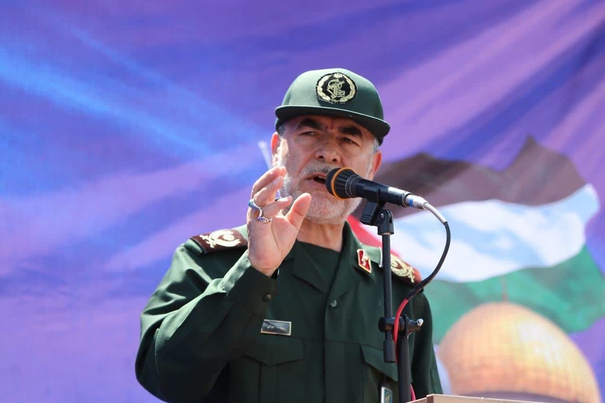 معاون سیاسی سپاه: بازاریان صف خود را از اغتشاشگران جدا کردند 