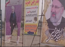 بنرهای تبلیغاتی روحانی در شهر لامرد را به آتش کشیدند+ عکس