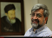 علیرضا بهشتی :در سه دهه گذشته «انقلاب اسلامی» را به «انقلاب شیعی» تبدیل کردیم/  رادیوی ملی ما در حد رادیو محلی خیلی از کشورها هم نیست/گفت‌وگوی بین نسلی در کشور ما  بسیار ضعیف است/قبل از انقلاب مسلمانان مشروب فروشی‌ها را آتش نمی‌زدند