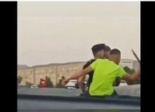 ببینید | قمه‌کشی چند جوان با هدف ایجاد وحشت برای مردم در خیابان‌های تبریز+فیلم 