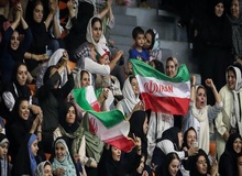 واکنش زنان کمیسیون فرهنگی مجلس به حضور خانواده‌ها در آزادی
