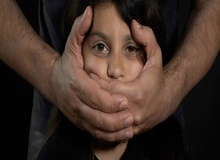 فاجعه‌ای دیگر: دختربچه ۴ ساله بر اثر کودک‌آزاری کشته شد
