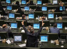 ارگان مطبوعاتی سپاه: دخالت نمایندگان در عزل و نصب‌ها علنی شد/ مجلس در راس امور است، نه نماینده ها