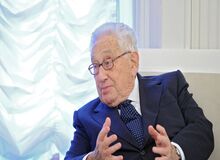 هنری کیسینجر: آمریکا در آستانه جنگ با روسیه و چین است