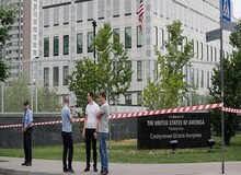 کارکنان سفارت آمریکا در کی‌یف: دولت بایدن ما را رها کرده است