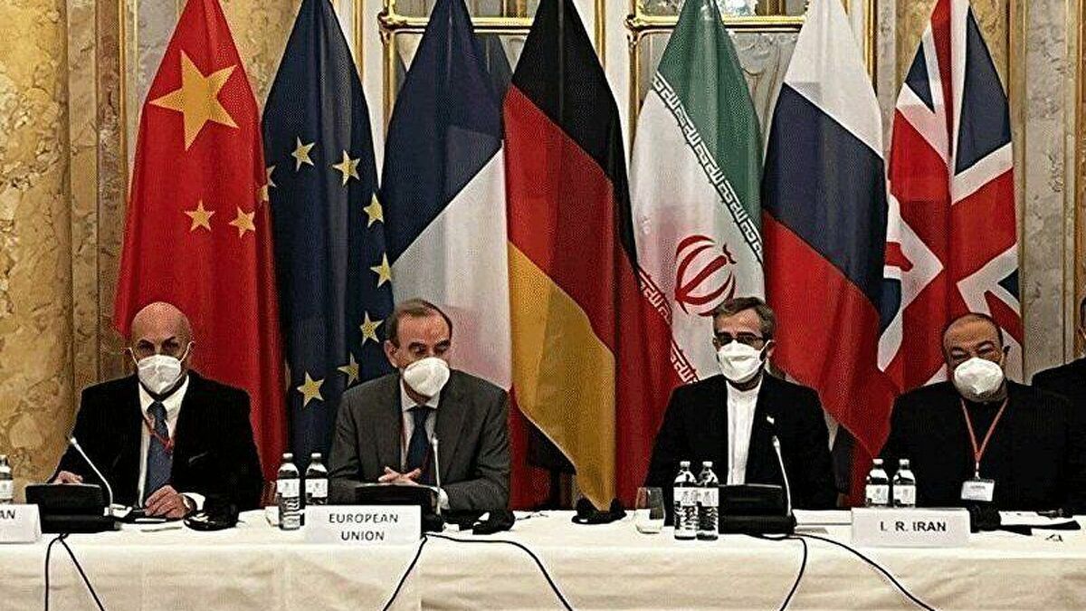 نشریه سپاه: تیم مذاکره کننده کمی بیشتر مقاومت کنند؛ آمریکا امتیاز می دهد