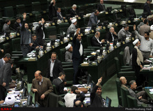 تشنج در صحن مجلس/ جلوگیری از درگیری فیزیکی با وساطت نمایندگان
