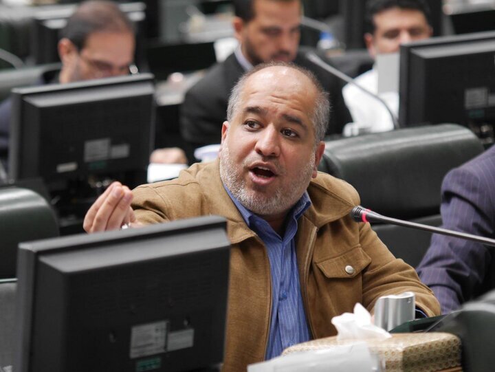 انتقاد خضریان از اهدای جایزه صلح فیفا به ترامپ: آمریکا با اقدامات غیراخلاقی به دنبال حاشیه‌سازی برای تیم ملی است