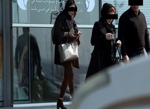 عباس عبدی: چرا قانون با بی‌حجابی برخورد می‌کند اما با دروغگویی کاری ندارد؟/ منظور از حجاب شرعی دقیقاً چیست؟