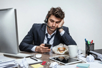 چرا بعد از چک‌کردن گوشی نمی‌توانیم روی کار تمرکز کنیم؟ (علم چه می‌گوید)