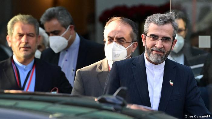 پیشنهاد روزنامه جمهوری اسلامی برای تغییر تیم مذاکره برجام/کسانی که به اصل برجام اعتقاد ندارند، نمی‌توانند مذاکرات برجامی را به نتیجه برسانند