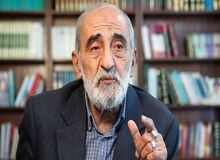 حسین شریعتمداری: کاهش ارزش پول ملی، کار زالو‌صفتان است
