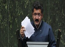 امثال مقصودی کار را به جایی می‌رسانند که مقابل سخنرانی رئیس مجلس می‌ایستند