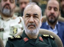 فرمانده کل سپاه: چه تضمینی وجود دارد که آمریکا واکسن فلج‌کننده به ما ندهد؟