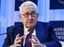 کیسینجر: توافق ایران و عربستان تغییری اساسی در اوضاع استراتژیک خاورمیانه است / سعودی‌ها از طریق بازی آمریکا علیه چین در حال متعادل کردن امنیت خود هستند
