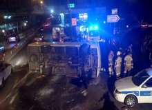 واژگونی یک دستگاه مینی‌بوس با ۲۰ سرنشین در تهران/ عکس
