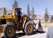 حمله نماینده مجلس با لودر به دانشگاه آزاد/ ابوترابی: به دانشگاه آزادحمله کردم تا تردد ۲۰ هزار نفر حل شود/FILM