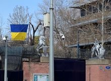 روسیه از سفارت انگلیس در تهران انتقاد کرد/ چرا پرچم اوکراین را از دیوار سفارت برافراشته کردید؟