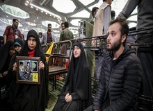 فرزندان سردار سلیمانی در تشییع پیکر رئیس جمهور + عکس